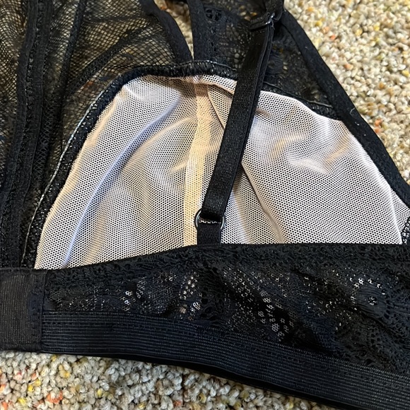 VS VERY SEXY BRALETTE BLACK LACE CUTOUT Size cutoff ( Size 34B ) - Picture 6 of 15